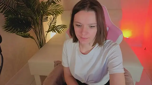 kira_hatti webcam