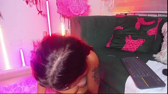 Cherry_Scarlet_ webcam