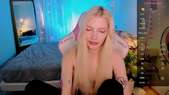 AnyaTaylor_ webcam