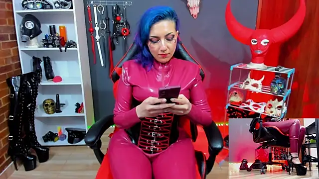 Yelena_LatexMaiden webcam
