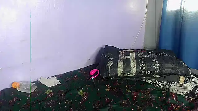 CurvyLara webcam