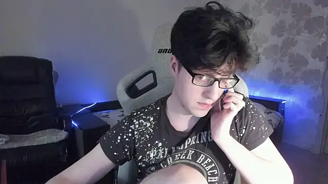Knuckles17 webcam