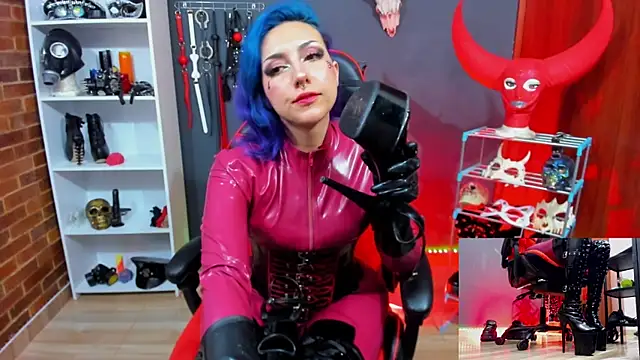 Yelena_LatexMaiden webcam