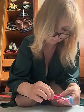 Irina2909@xh live sex cam