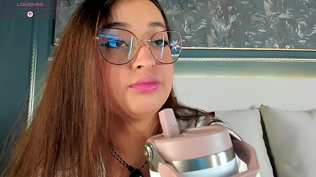 MiaKay1 webcam