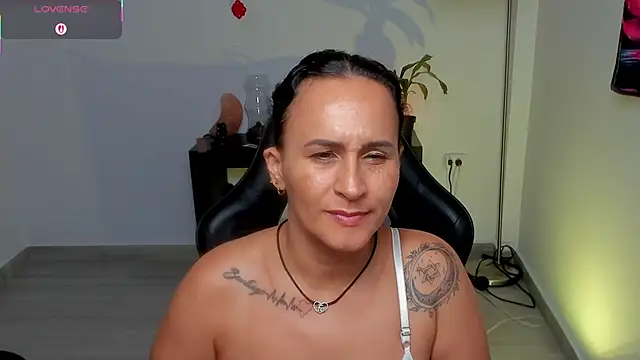 Sara_Charmy webcam