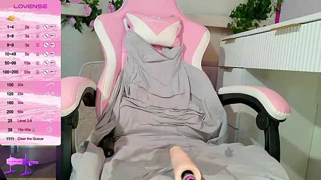 LeonaEviann webcam