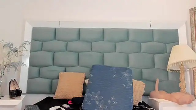 MiaMancini webcam
