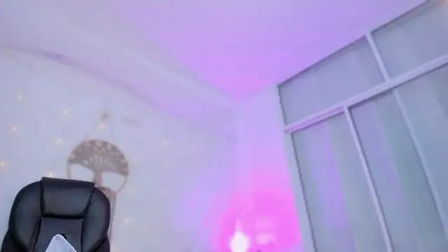 Ginni_charlotte webcam
