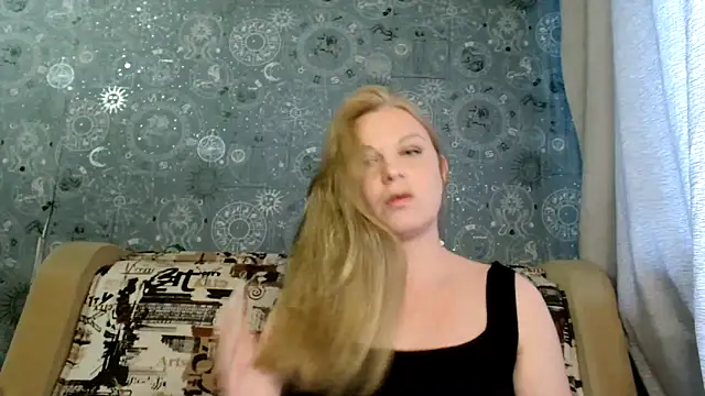 BlondeFox webcam