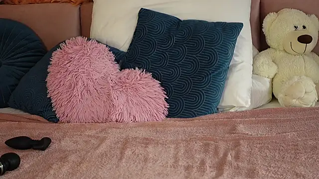 JullyBlair webcam
