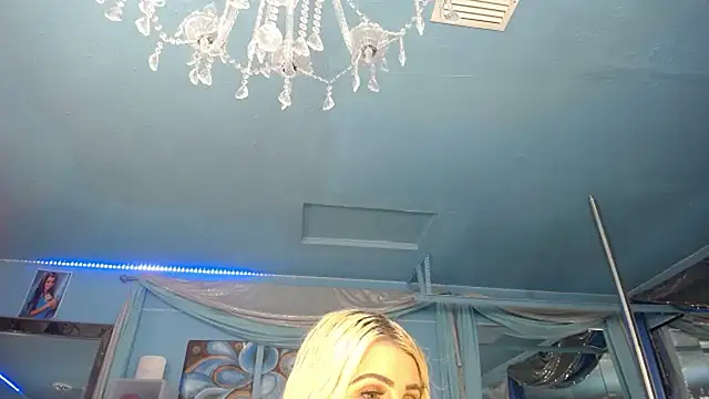 adrianna_fox - ADRIANNA_FOX's free webcam - UK Sex Cams