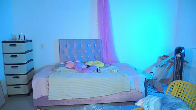 Pinkie_Princes Live Webcam on Stripchat