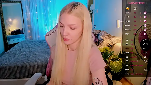 AnyaTaylor_ webcam