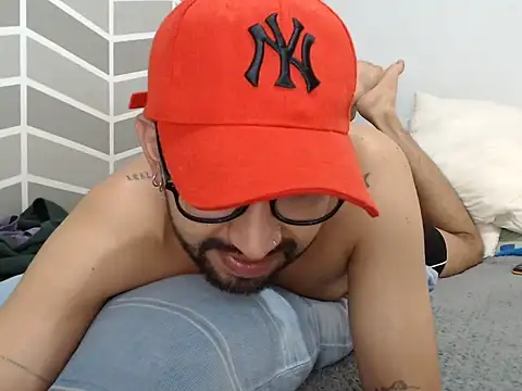 thomass1018 webcam