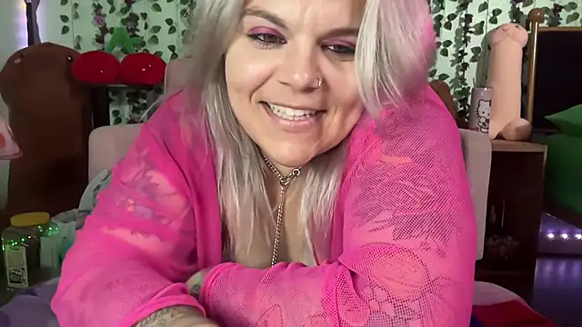 CherryBombBomb webcam
