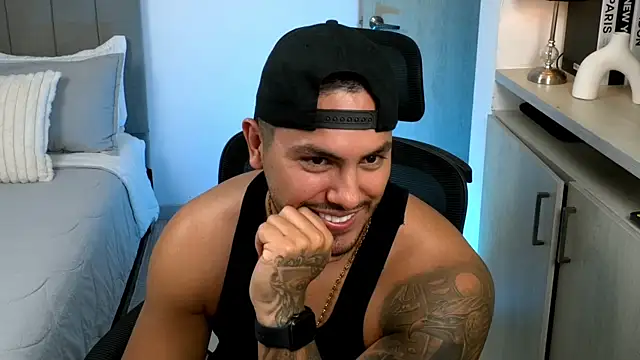 owen-pierces webcam