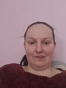 BustyLadyAlma webcam