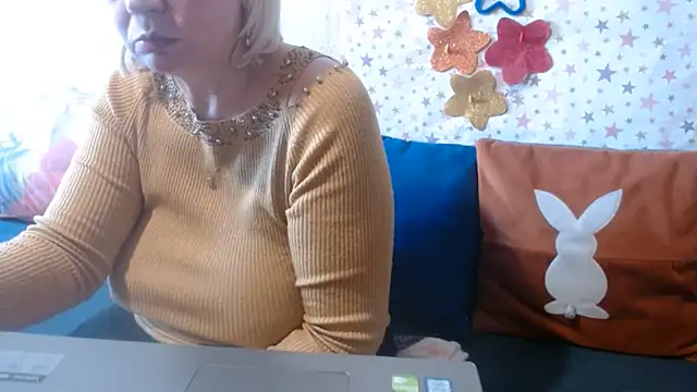 QueenLana webcam