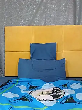 HugeTitisxx webcam