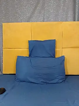 HugeTitisxx webcam