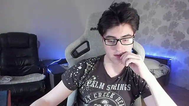 Knuckles17 webcam