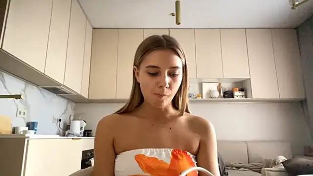 LavetaKempster live sex cam