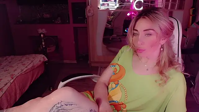 AnnieGOld_ webcam