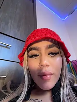 Tyra_malkovaa