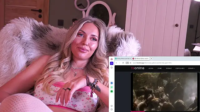 JoanneGG webcam