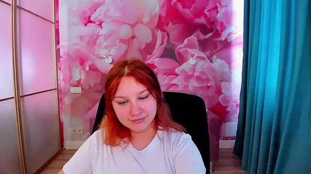 AngelinaLow webcam