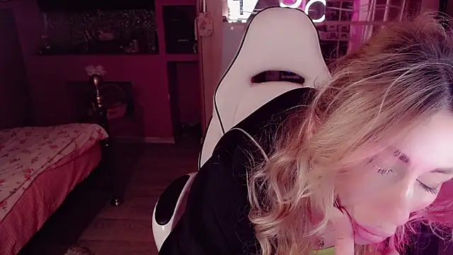 AnnieGOld_ webcam