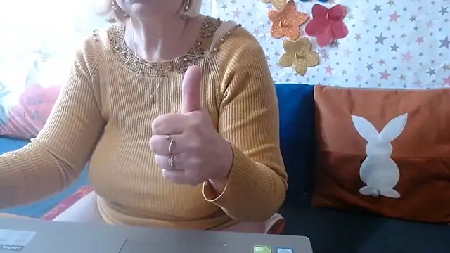 QueenLana webcam