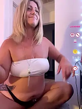 FoxyMillie webcam