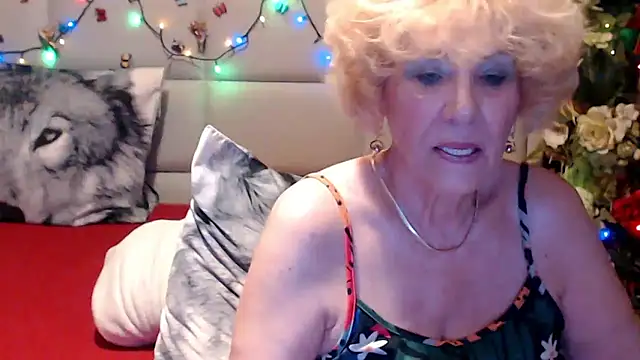 HappyWomanOn webcam