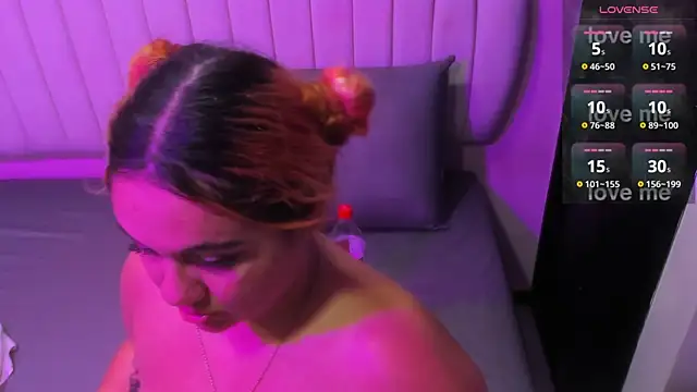 sharlotthe_bigass webcam