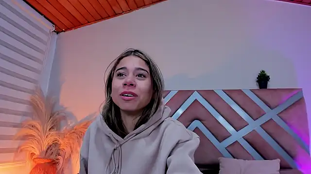 Rachell_criss webcam
