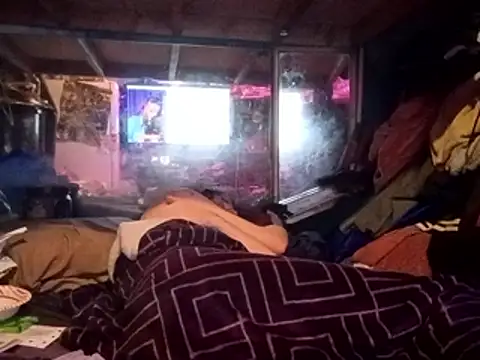 nearby_causual webcam