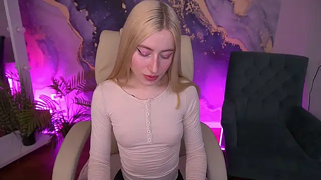MelaniiePlay webcam