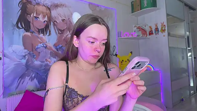 cheekysashacharm - CheekySashaCharm's free webcam - UK Sex Cams