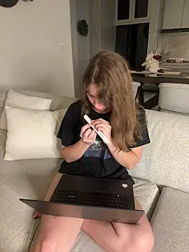 Sarahhh_xxx webcam
