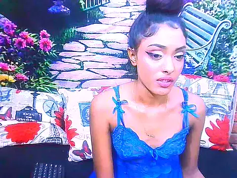 IndianPretty14u2Luv webcam
