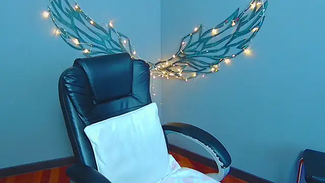 MilaLoona webcam