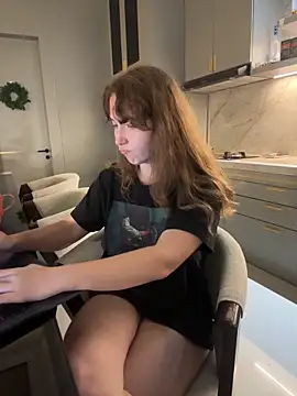 Sarahhh_xxx webcam