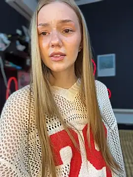 MilaMoone webcam
