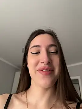 boomfoxy (F young) -  tease 3min perfect Squeeze Naked TITS😍