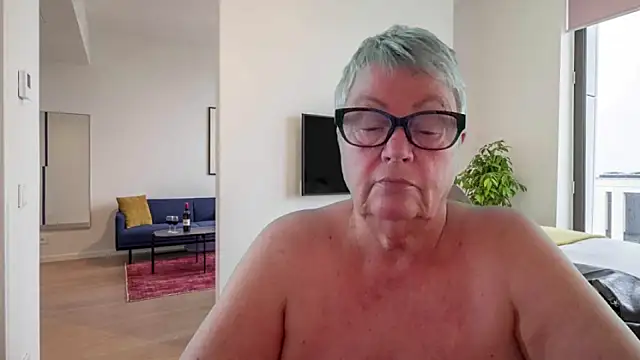 Mystery-Grandmother webcam