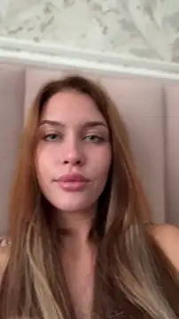 KikiWatson webcam
