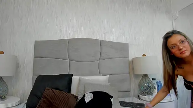 CynthiaMore webcam