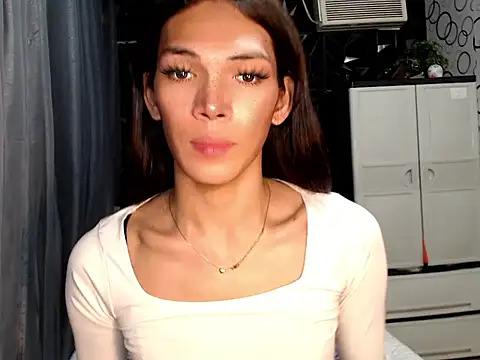 GORGEOUS_CARMEE